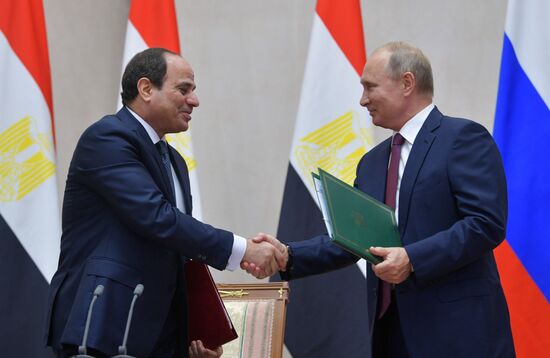 President Vladimir Putin meets with Egyptian President Abdel Fattah el-Sisi