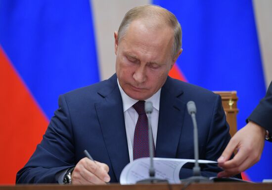 President Vladimir Putin meets with Egyptian President Abdel Fattah el-Sisi