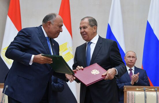 President Vladimir Putin meets with Egyptian President Abdel Fattah el-Sisi