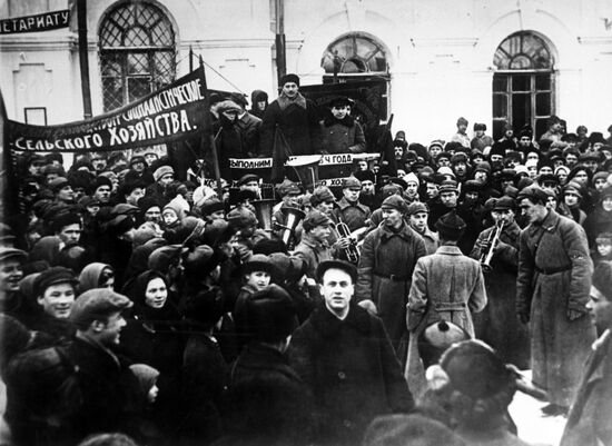 Leningrad workers sent off to collective farms