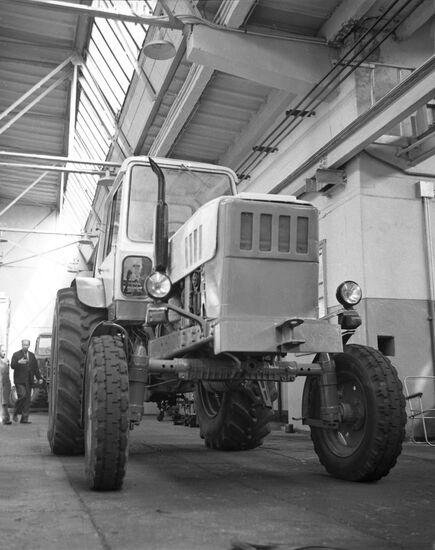 MTZ-1220 tractor