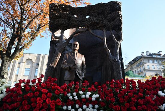 Russia Uzbekistan Karimov Statue