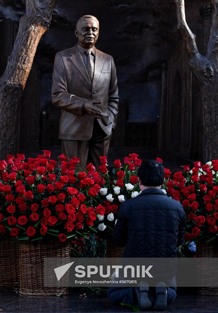 Russia Uzbekistan Karimov Statue