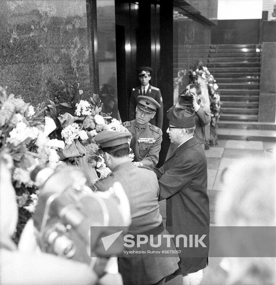 King of Nepal visits USSR