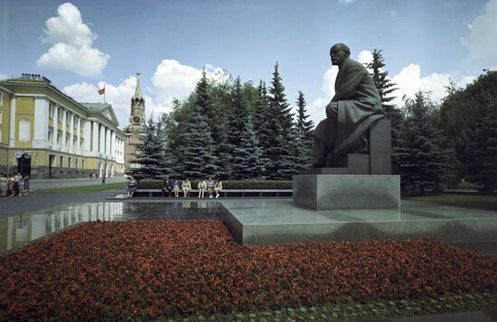 Monument to Vladimir Lenin in Kremlin