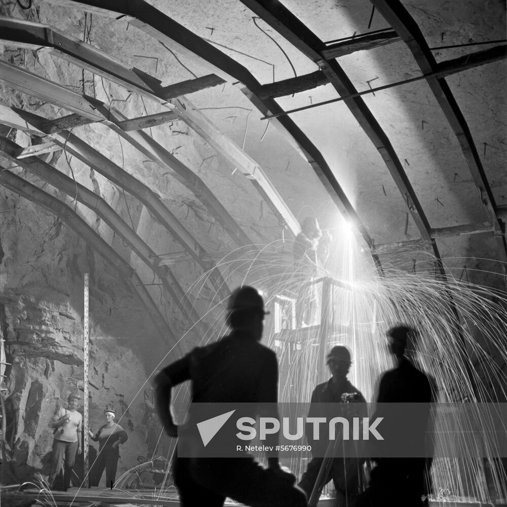 Construction of Danghara irrigation tunnel in Tajikistan