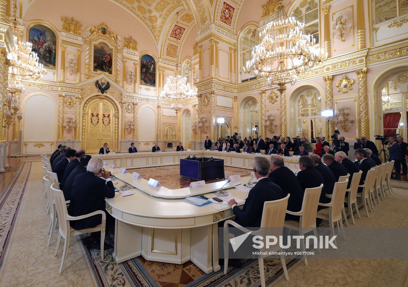 President Vladimir Putin meets with Italian Prime Minister Giuseppe Conte
