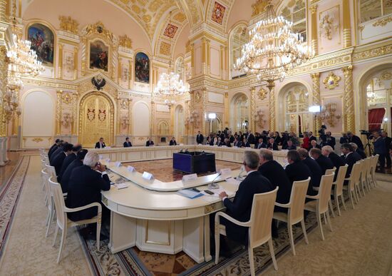 President Vladimir Putin meets with Italian Prime Minister Giuseppe Conte