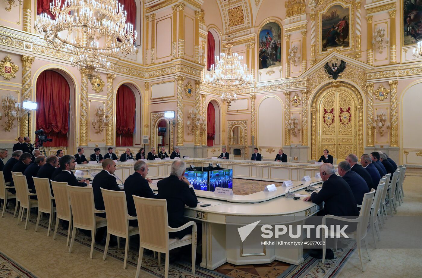 President Vladimir Putin meets with Italian Prime Minister Giuseppe Conte