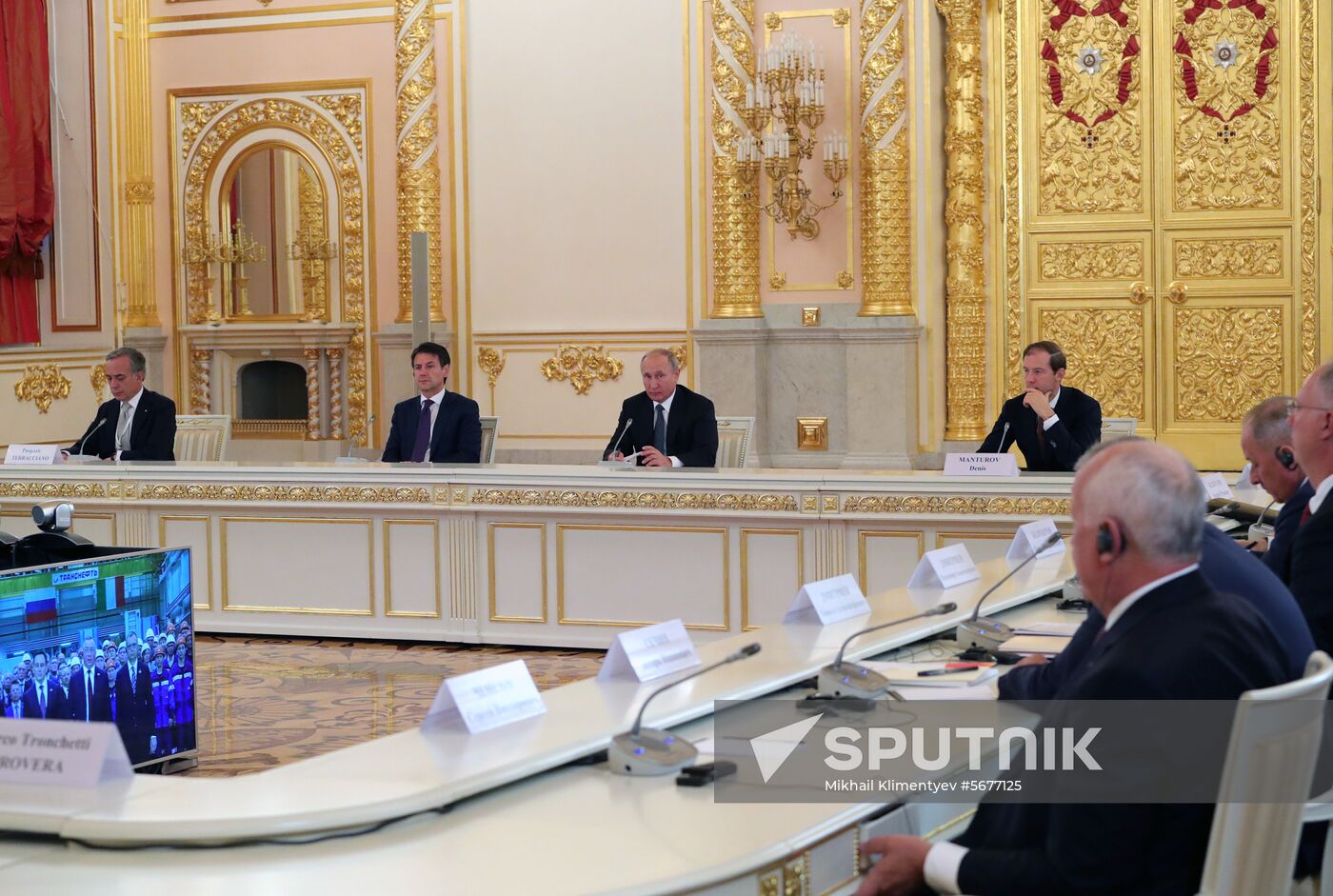 President Vladimir Putin meets with Italian Prime Minister Giuseppe Conte