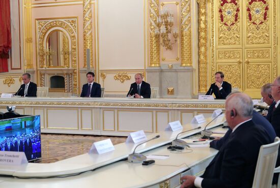 President Vladimir Putin meets with Italian Prime Minister Giuseppe Conte