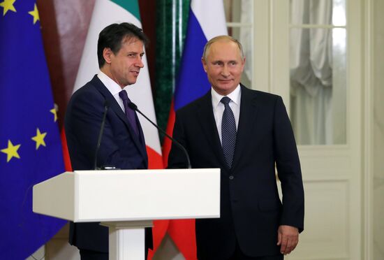 President Vladimir Putin meets with Italian Prime Minister Giuseppe Conte