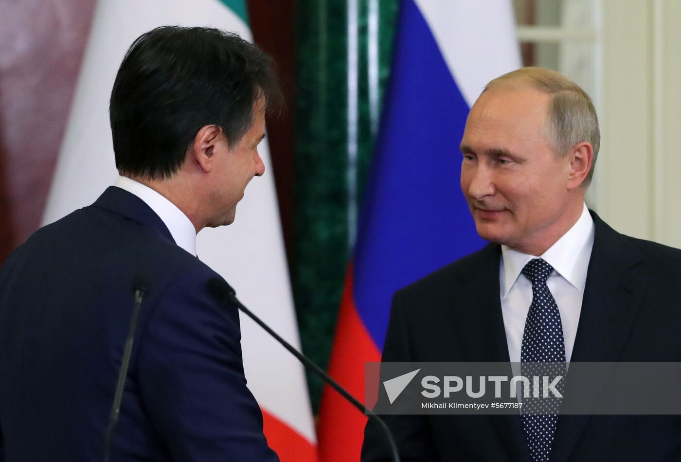 President Vladimir Putin meets with Italian Prime Minister Giuseppe Conte