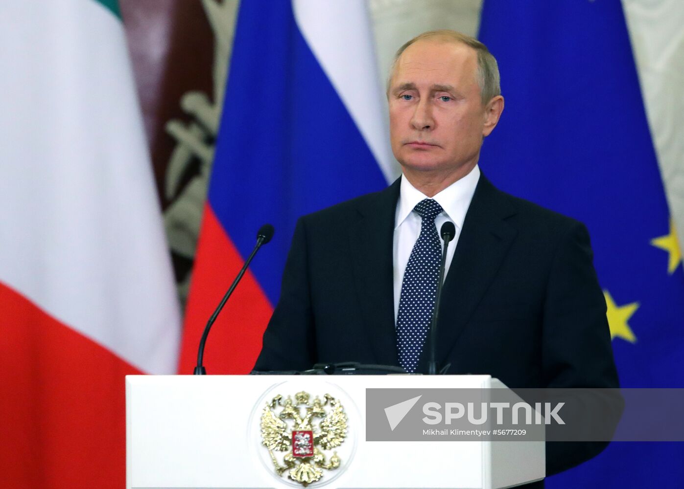 President Vladimir Putin meets with Italian Prime Minister Giuseppe Conte