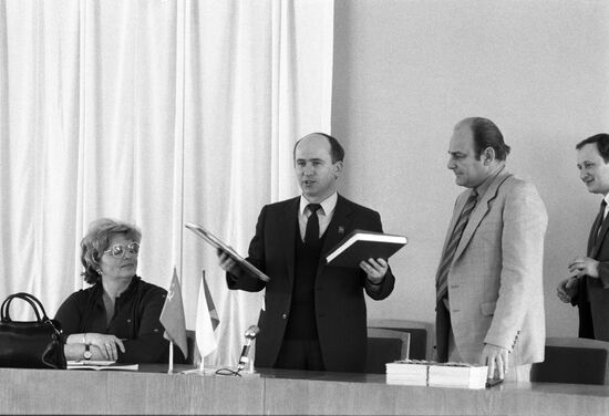 Czechoslovak delegation visits USSR