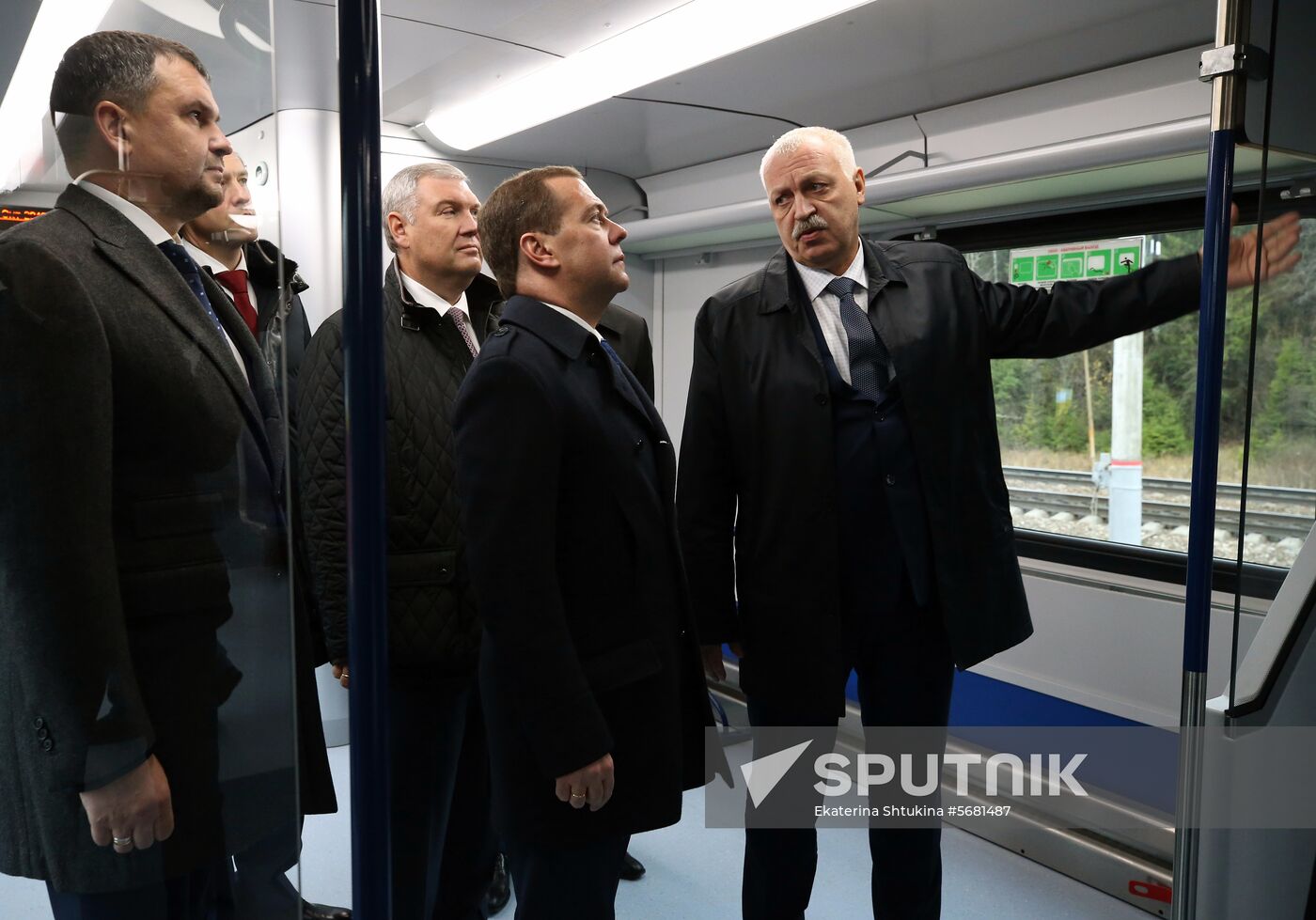 Prime Minister Medvedev holds meeting on Russian Railways development program for 2015