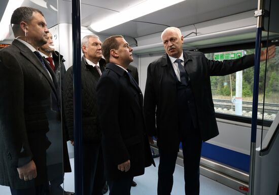 Prime Minister Medvedev holds meeting on Russian Railways development program for 2015