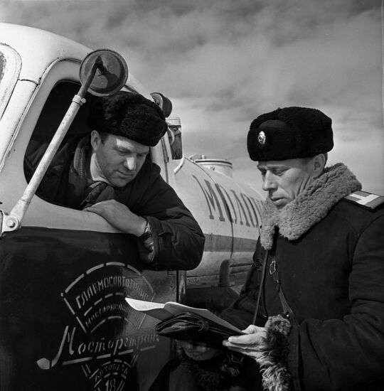 ORUD staffer checks driver's documents