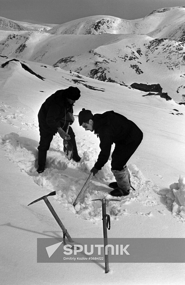 Engineers-geographers Ivan Tretyakov and Viktor Kucheruk