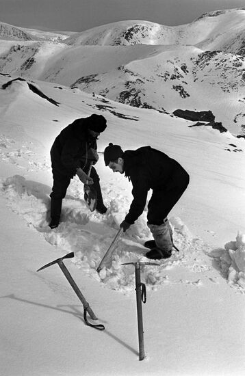 Engineers-geographers Ivan Tretyakov and Viktor Kucheruk