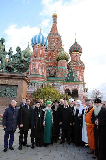 President Vladimir Putin lays flowers at Monument to Minin and Pozharsky