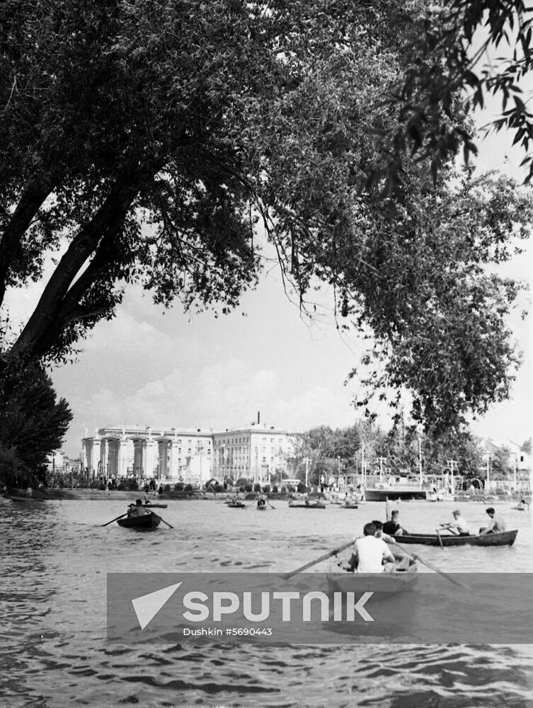 Lake Komsomolskoye in Tashkent