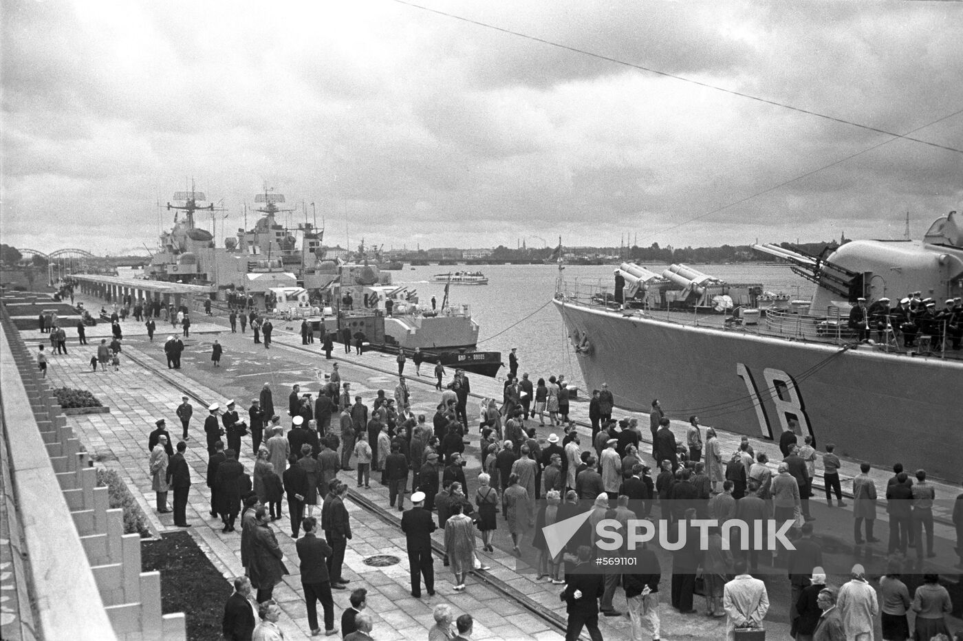 Swedish war ships at the Riga port