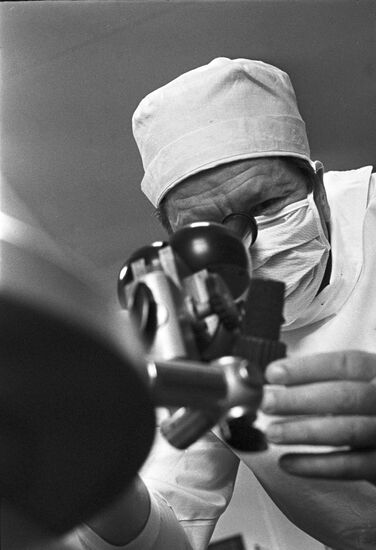 Eye microsurgery