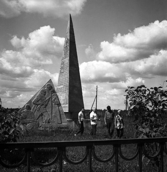 Memorial bed-of-honor of fallen Kirov Plant militia