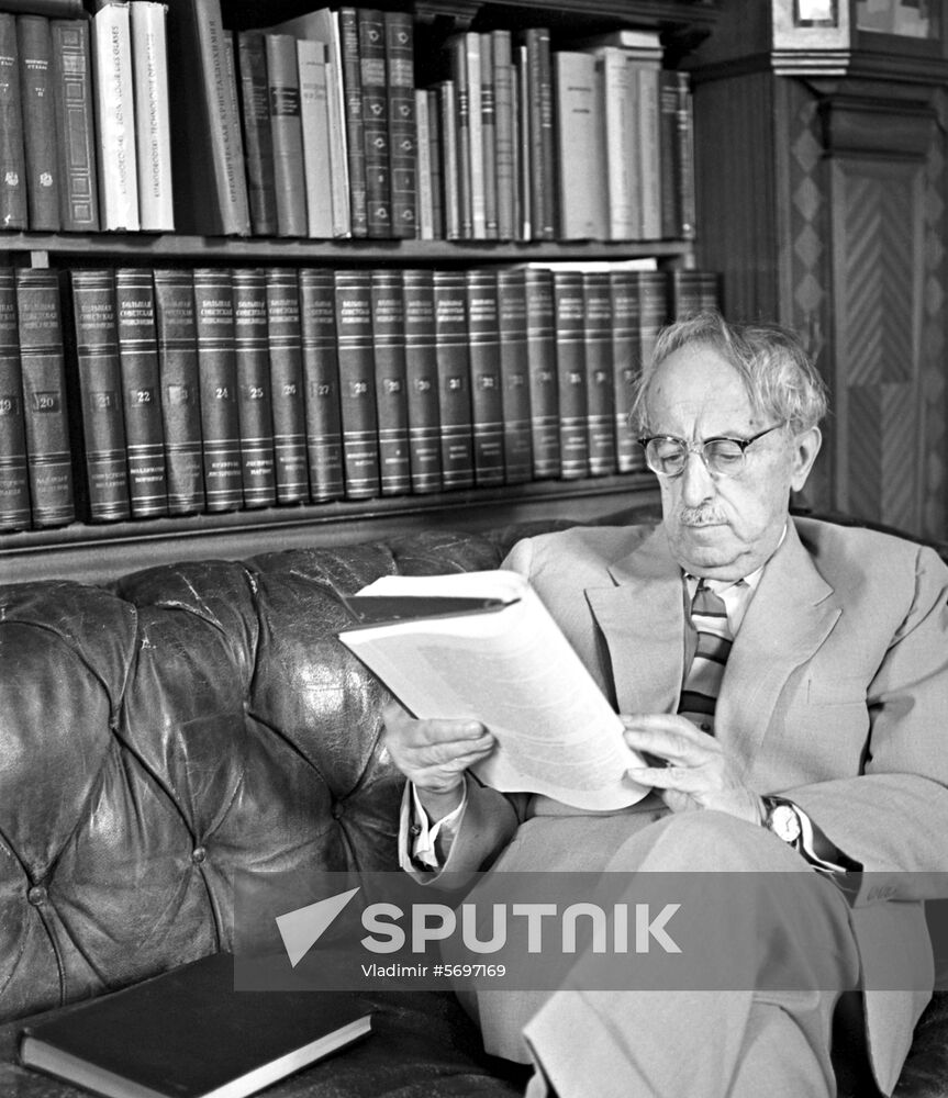 Soviet scientist Isaak Kitaigorodsky