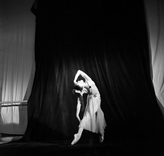 Soviet ballerina Yekaterina Maksimova