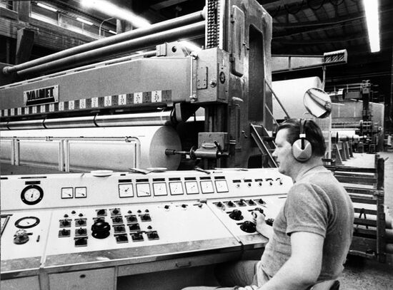 Construction of USSR-Finland main pipeline