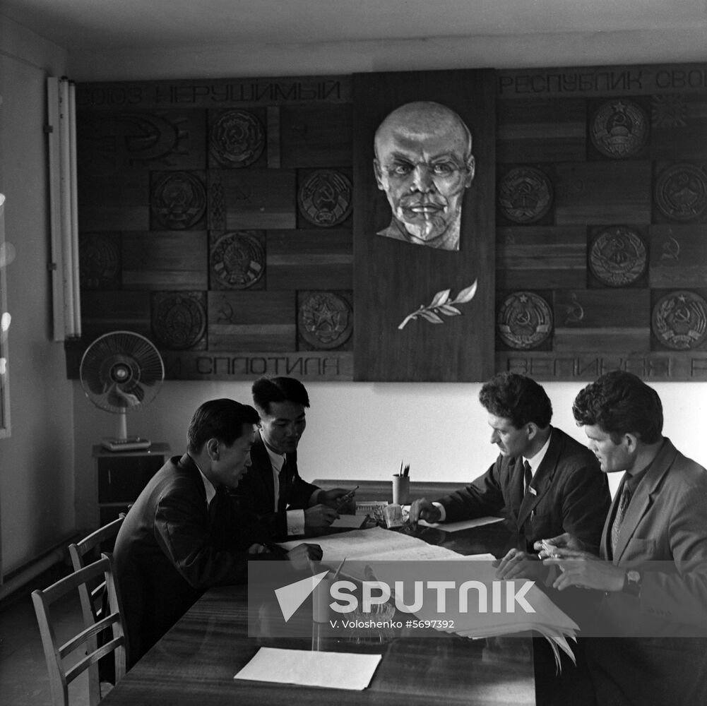 Cooperation between Soviet and Korean loggers