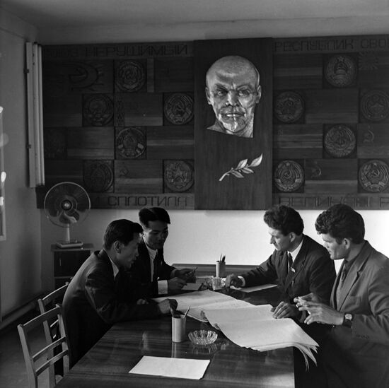 Cooperation between Soviet and Korean loggers