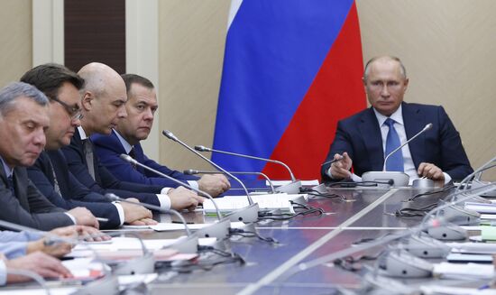 President Putin chairs meeting with government members