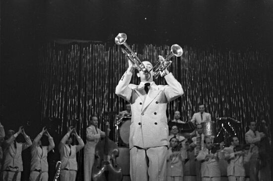 Jazz orchestra led by Eddie Rosner