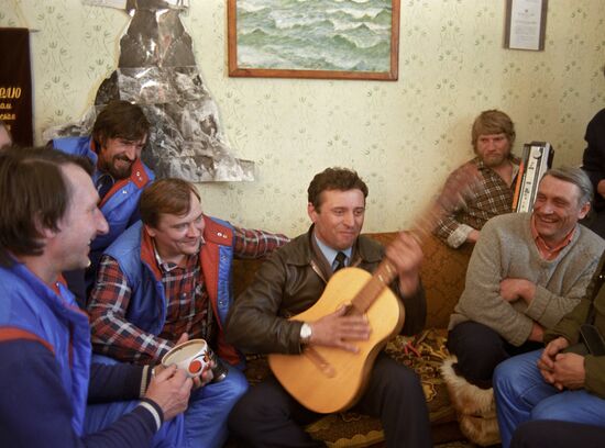 Sovetskaya Rossiya correspondents' expedition to Far North