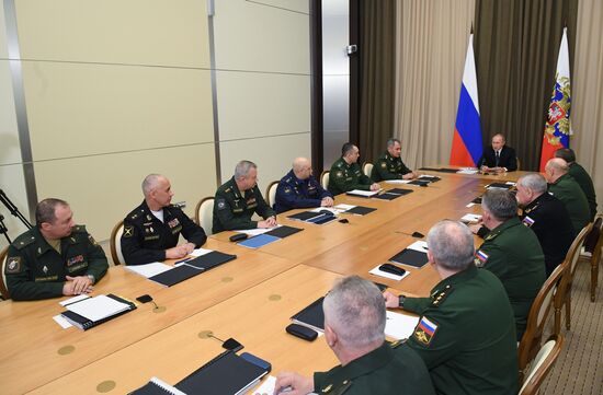 President Putin holds meeting with Russian Defense Ministry's top officials