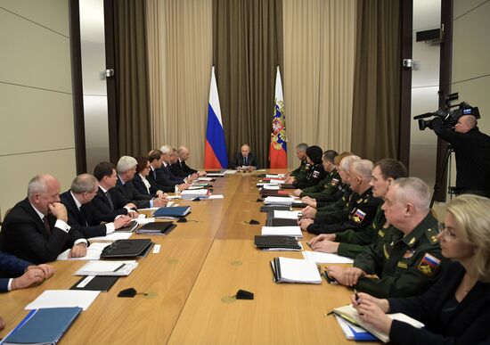 President Vladimir Putin holds meeting with Defense Ministry leadership