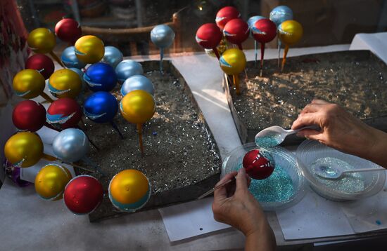 Russia New Year Preparations