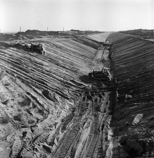 Karshinsky main line irrigation canal