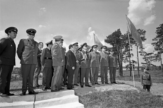 Iranian Minister of War Reza Azimi visits USSR