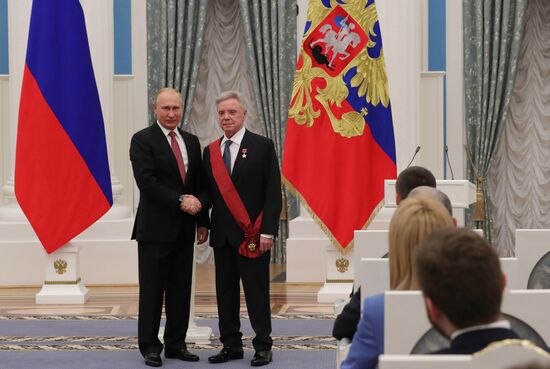 President Putin presents state awards