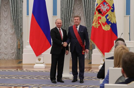 President Putin presents state awards