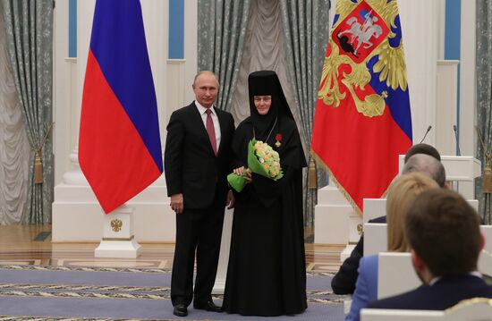President Putin presents state awards