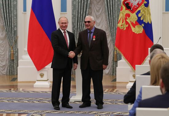 President Putin presents state awards