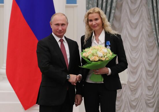 President Putin presents state awards