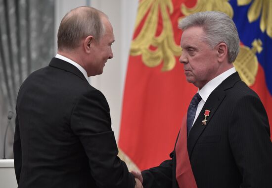 President Putin presents state awards