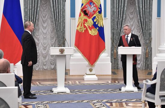 President Putin presents state awards