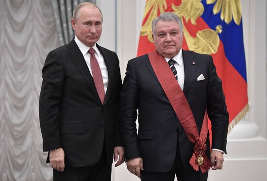 President Putin presents state awards